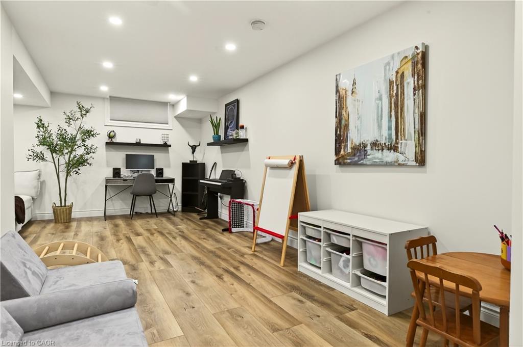 263 Pumpkin Pass, Hamilton, ON - Indoor Photo Showing Other Room