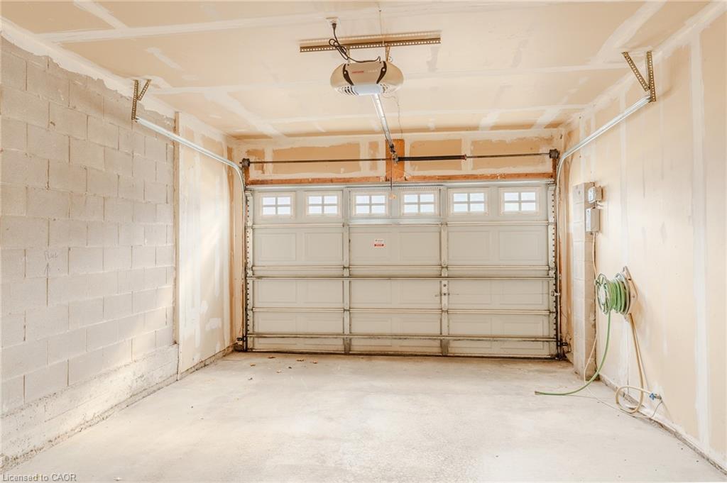 468 Stonehenge Drive, Ancaster, ON - Indoor Photo Showing Garage
