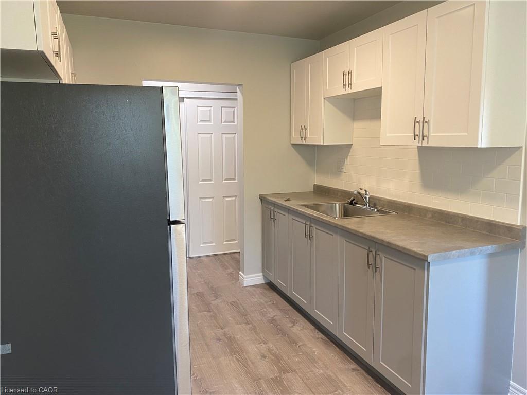 10-154 Elgin Street N, Cambridge, ON - Indoor Photo Showing Kitchen