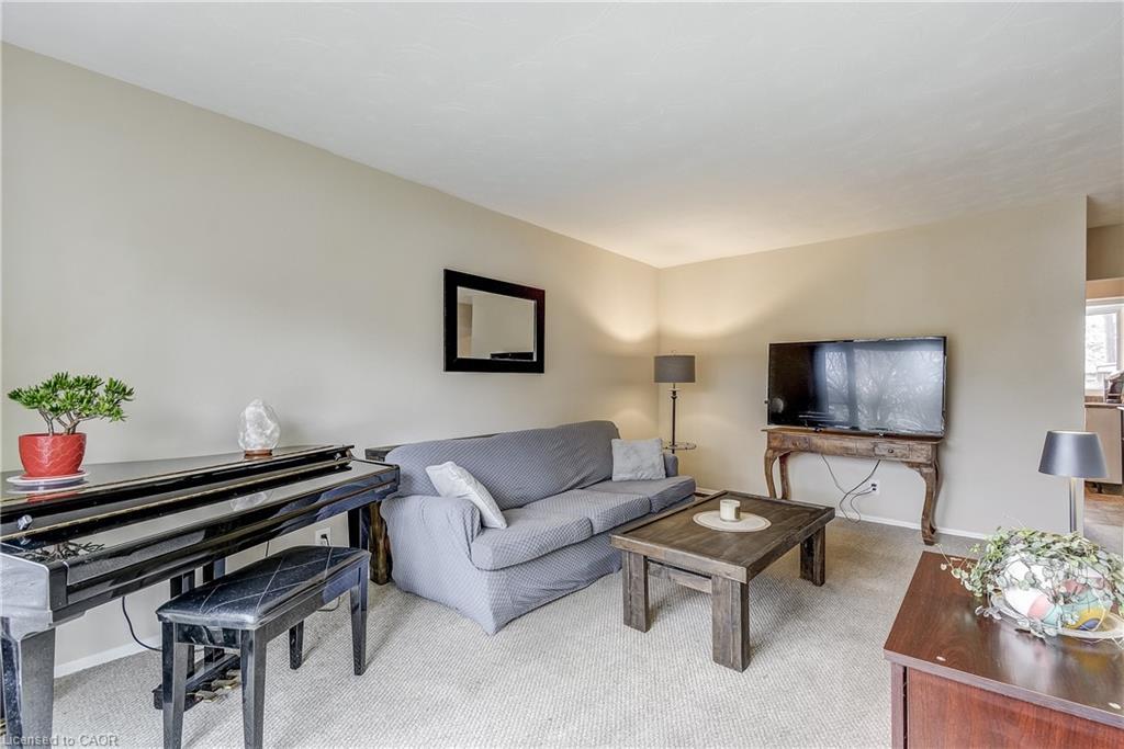 2420 Maryvale Court, Burlington, ON - Indoor Photo Showing Living Room