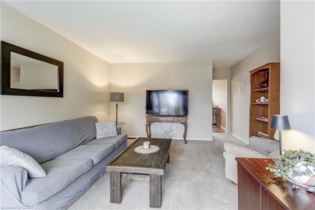 2420 Maryvale Court, Burlington, ON - Indoor Photo Showing Living Room