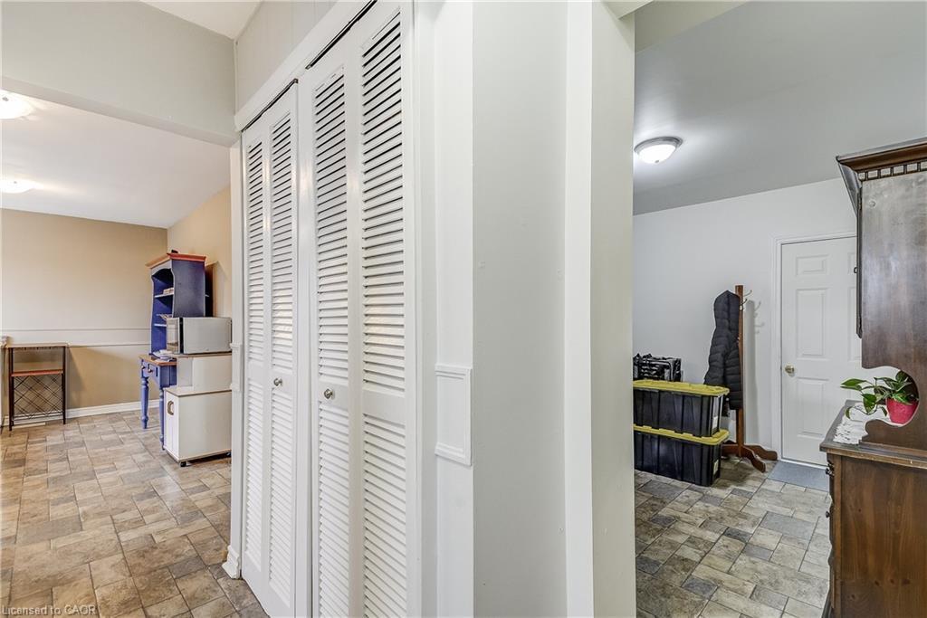 2420 Maryvale Court, Burlington, ON - Indoor Photo Showing Other Room