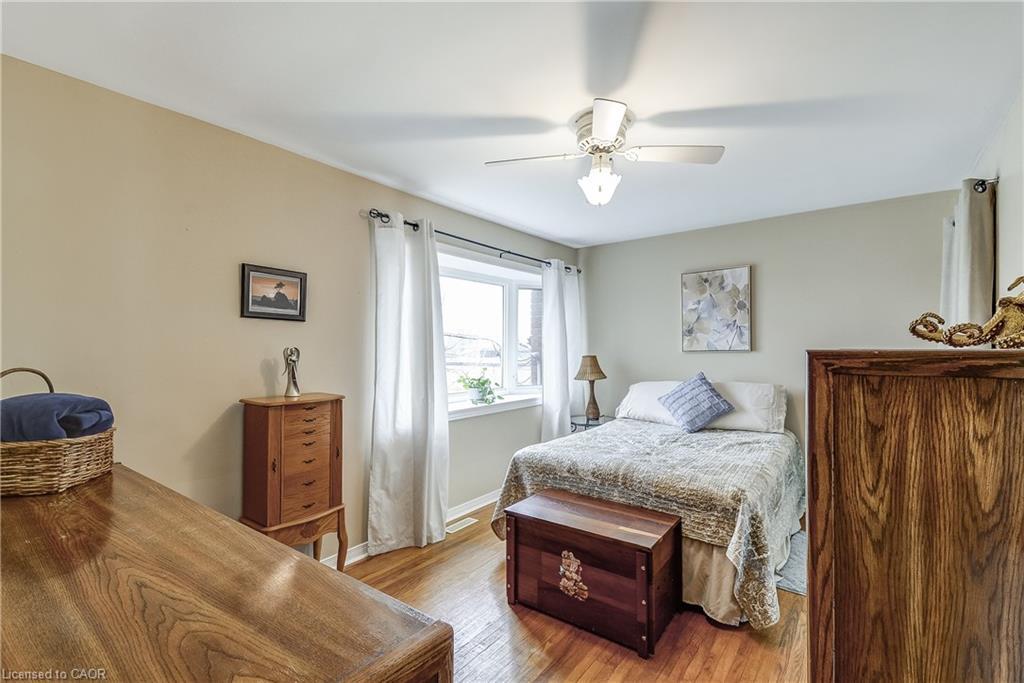2420 Maryvale Court, Burlington, ON - Indoor Photo Showing Bedroom