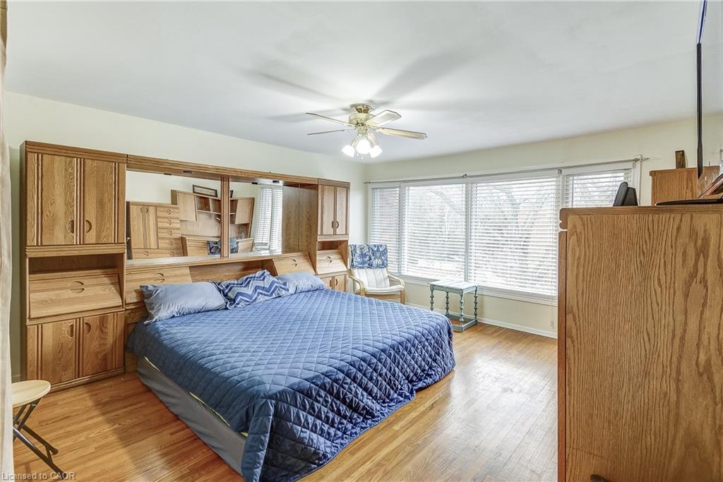 2420 Maryvale Court, Burlington, ON - Indoor Photo Showing Bedroom