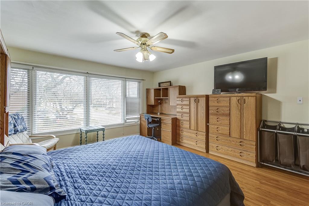 2420 Maryvale Court, Burlington, ON - Indoor Photo Showing Bedroom