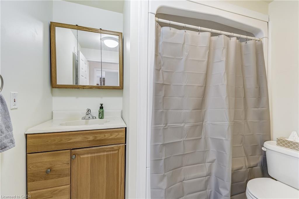 2420 Maryvale Court, Burlington, ON - Indoor Photo Showing Bathroom