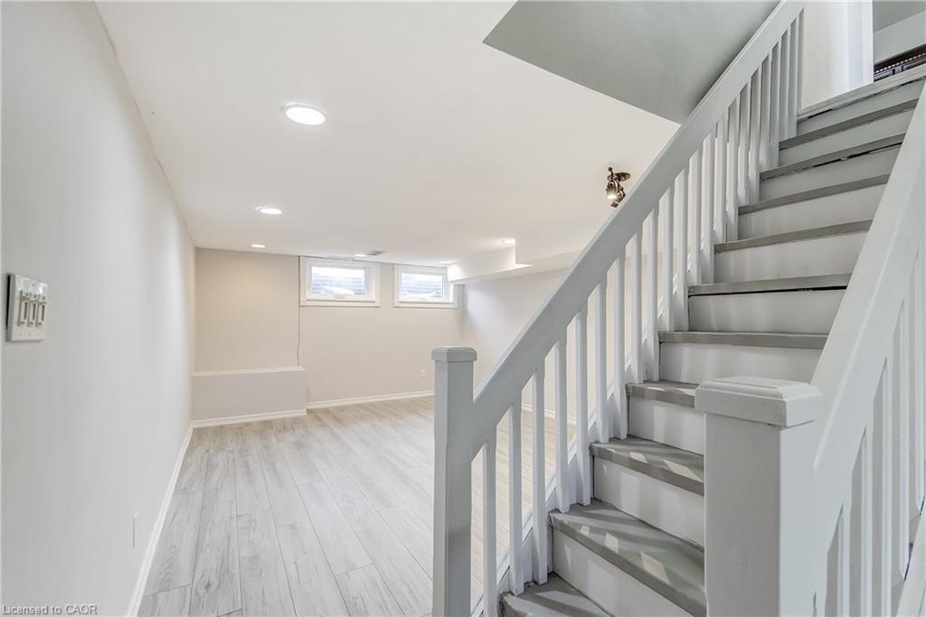 2420 Maryvale Court, Burlington, ON - Indoor