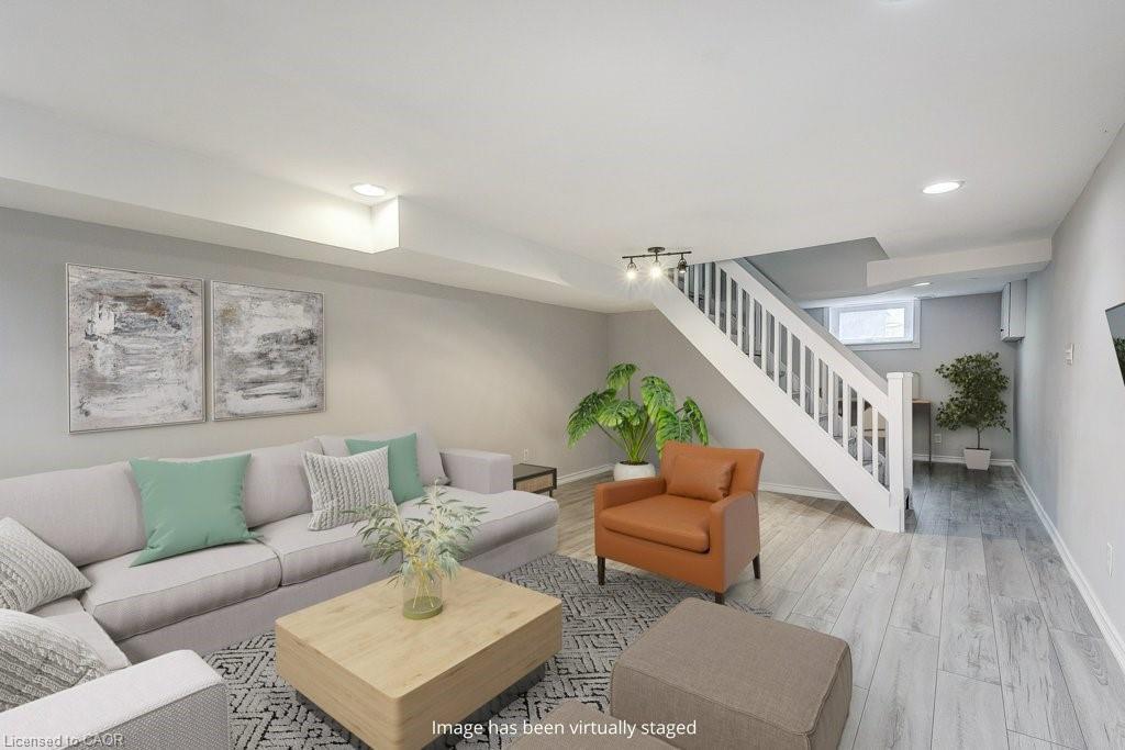 2420 Maryvale Court, Burlington, ON - Indoor Photo Showing Living Room