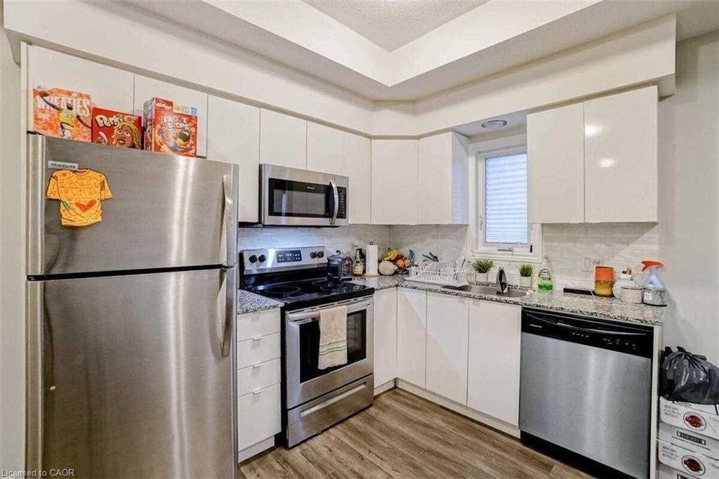 B19-1430 Highland Road W, Kitchener, ON - Indoor Photo Showing Kitchen