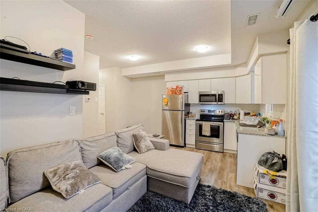 B19-1430 Highland Road W, Kitchener, ON - Indoor Photo Showing Kitchen