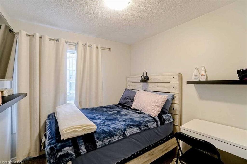 B19-1430 Highland Road W, Kitchener, ON - Indoor Photo Showing Bedroom