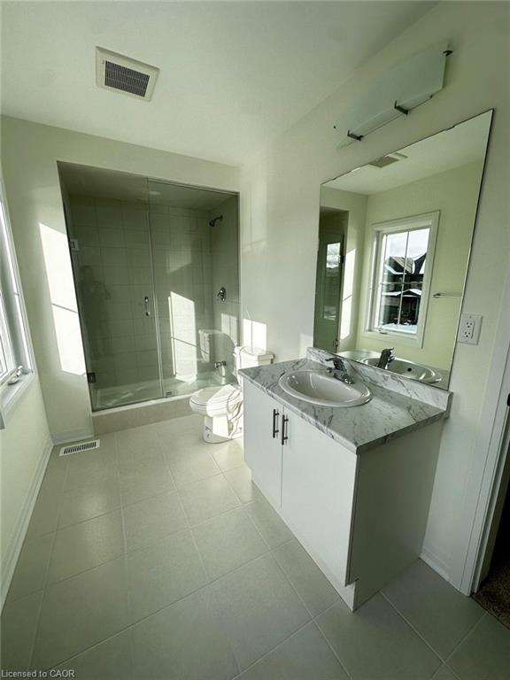 32 Amos Avenue, Brantford, ON - Indoor