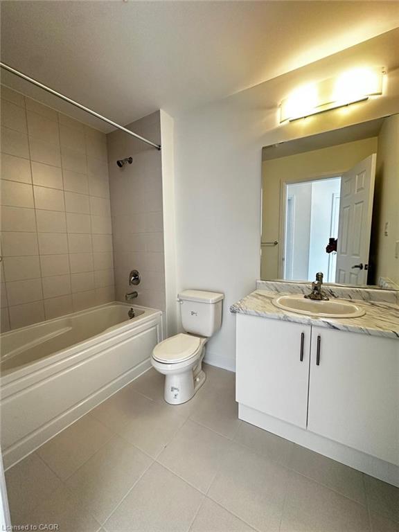 32 Amos Avenue, Brantford, ON - Indoor Photo Showing Bathroom