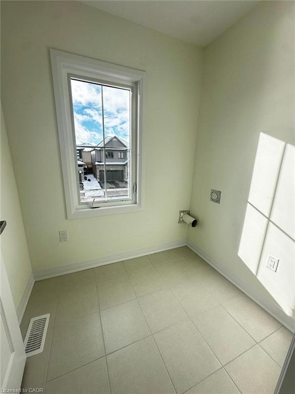 32 Amos Avenue, Brantford, ON - Indoor Photo Showing Other Room