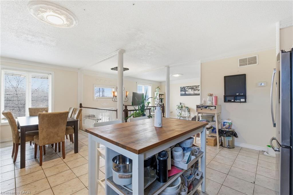 505 Wellington Street N, Hamilton, ON - Indoor Photo Showing Dining Room