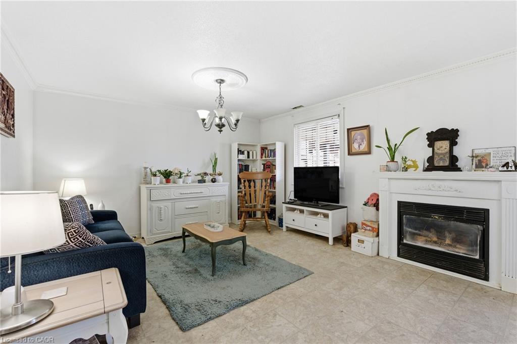 505 Wellington Street N, Hamilton, ON - Indoor Photo Showing Living Room With Fireplace