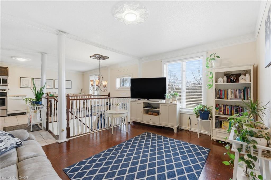 505 Wellington Street N, Hamilton, ON - Indoor Photo Showing Other Room