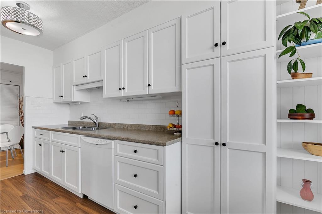 702-81 Church Street, Kitchener, ON - Indoor Photo Showing Kitchen With Double Sink