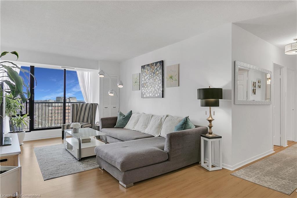 702-81 Church Street, Kitchener, ON - Indoor Photo Showing Living Room