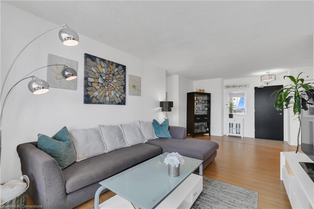 702-81 Church Street, Kitchener, ON - Indoor Photo Showing Living Room