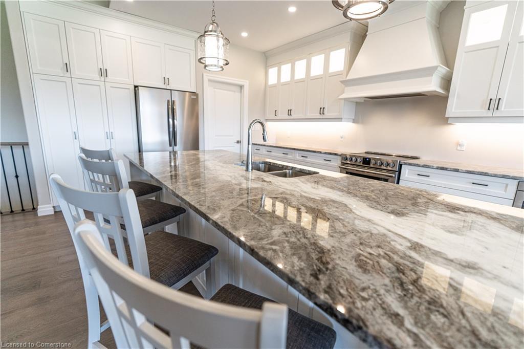 15 Hudson Drive, Brantford, ON - Indoor Photo Showing Kitchen With Upgraded Kitchen