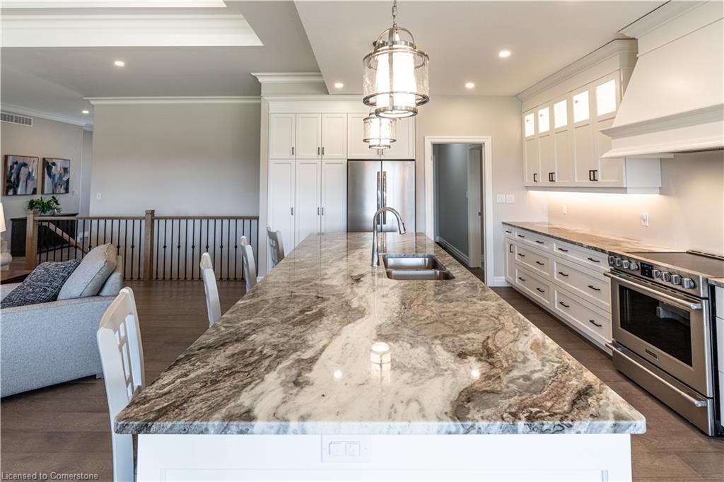 15 Hudson Drive, Brantford, ON - Indoor Photo Showing Kitchen With Upgraded Kitchen