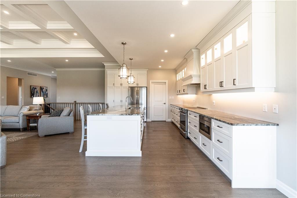 15 Hudson Drive, Brantford, ON - Indoor Photo Showing Kitchen