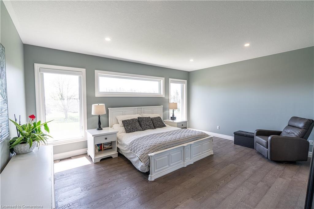 15 Hudson Drive, Brantford, ON - Indoor Photo Showing Bedroom