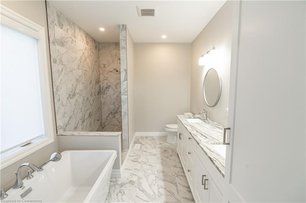 15 Hudson Drive, Brantford, ON - Indoor Photo Showing Bathroom