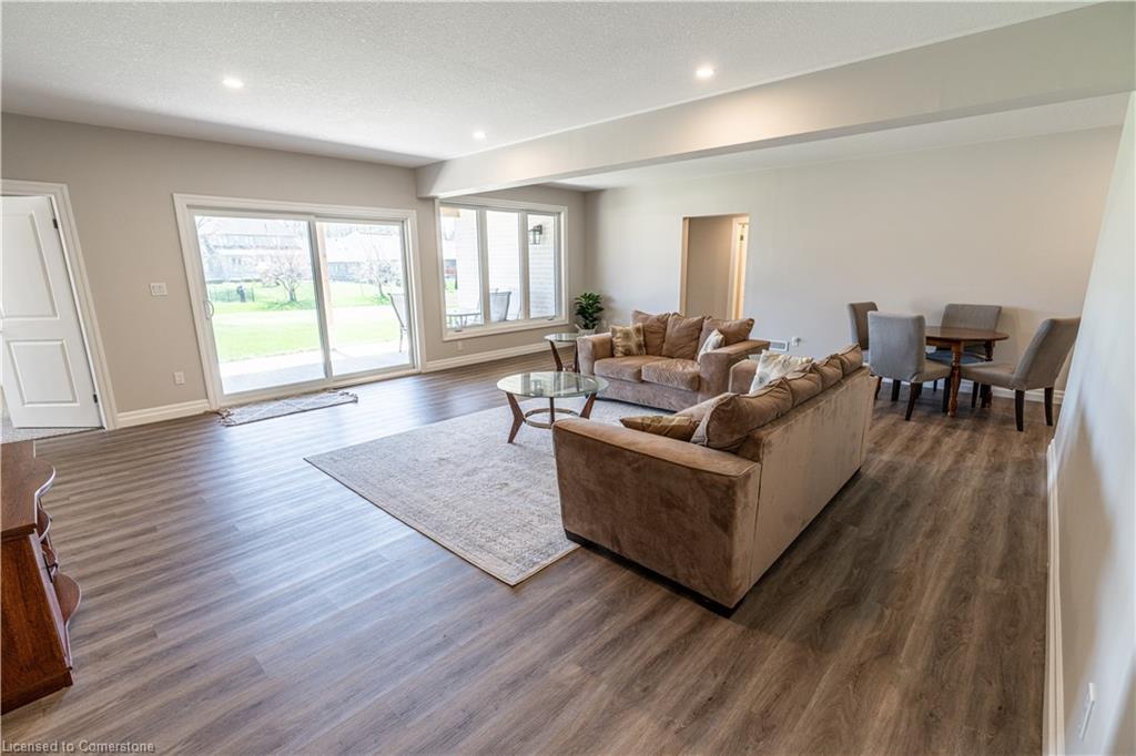 15 Hudson Drive, Brantford, ON - Indoor Photo Showing Living Room