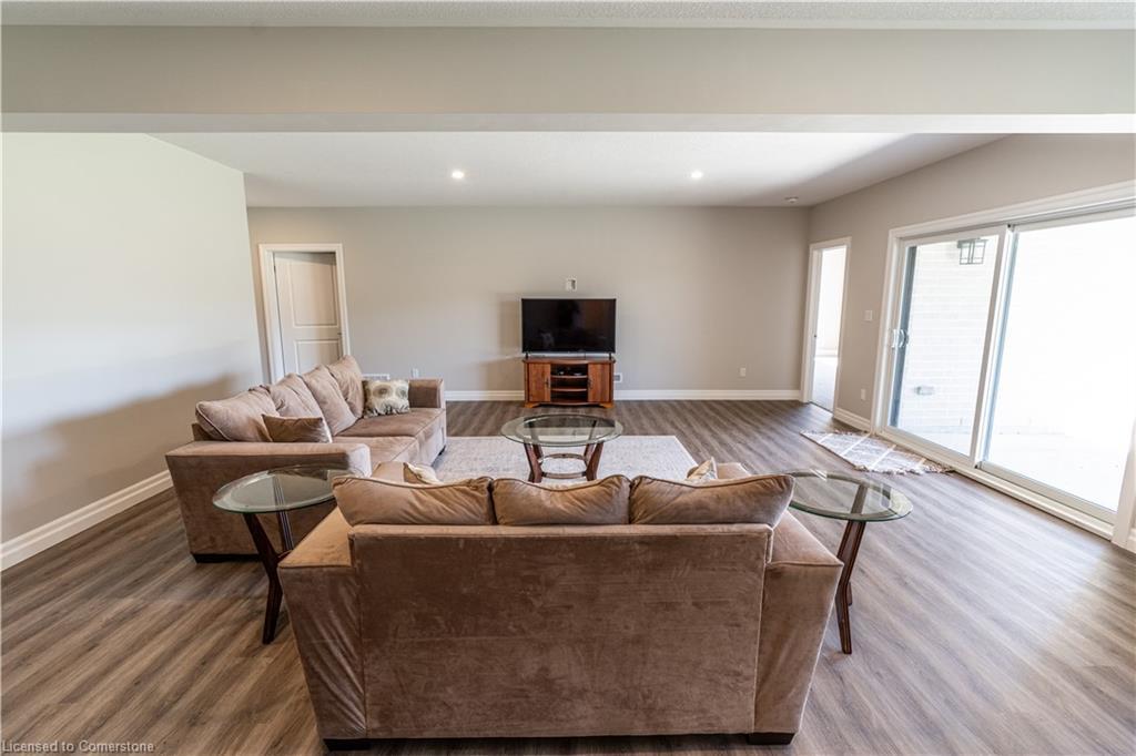 15 Hudson Drive, Brantford, ON - Indoor Photo Showing Living Room