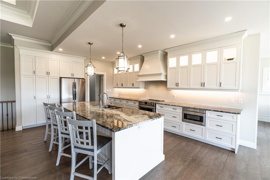 15 Hudson Drive, Brantford, ON - Indoor Photo Showing Kitchen With Upgraded Kitchen