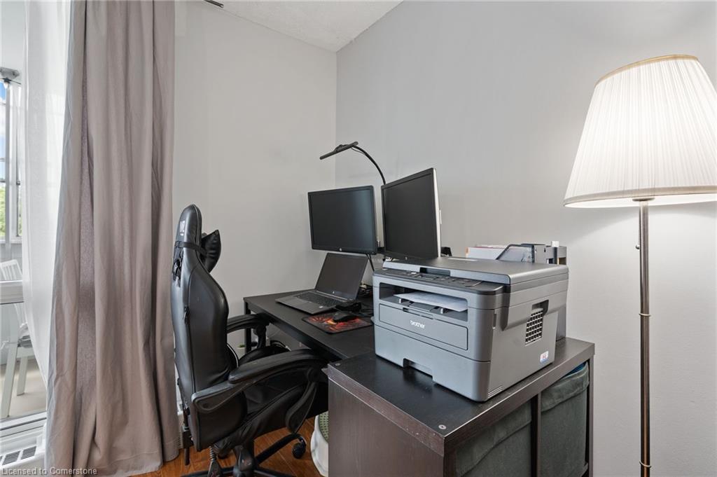 611-225 Harvard Place, Waterloo, ON - Indoor Photo Showing Office