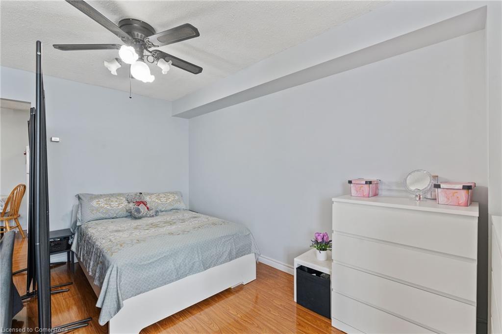 611-225 Harvard Place, Waterloo, ON - Indoor Photo Showing Bedroom