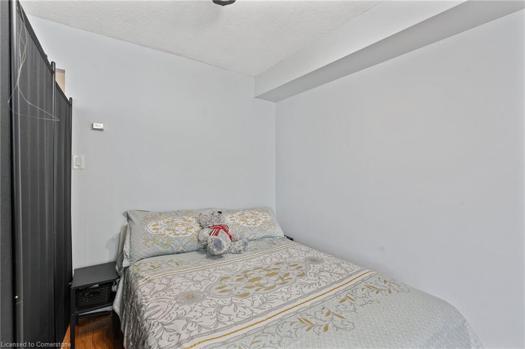 611-225 Harvard Place, Waterloo, ON - Indoor Photo Showing Bedroom