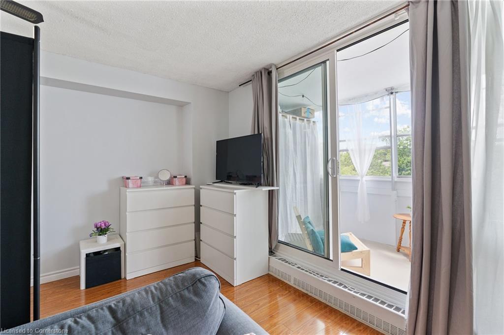 611-225 Harvard Place, Waterloo, ON - Indoor Photo Showing Bedroom