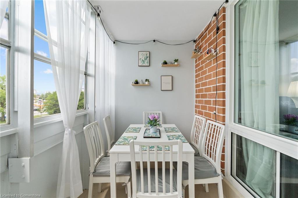 611-225 Harvard Place, Waterloo, ON - Indoor Photo Showing Dining Room