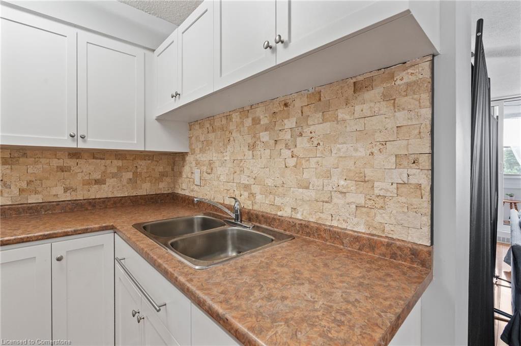 611-225 Harvard Place, Waterloo, ON - Indoor Photo Showing Kitchen With Double Sink