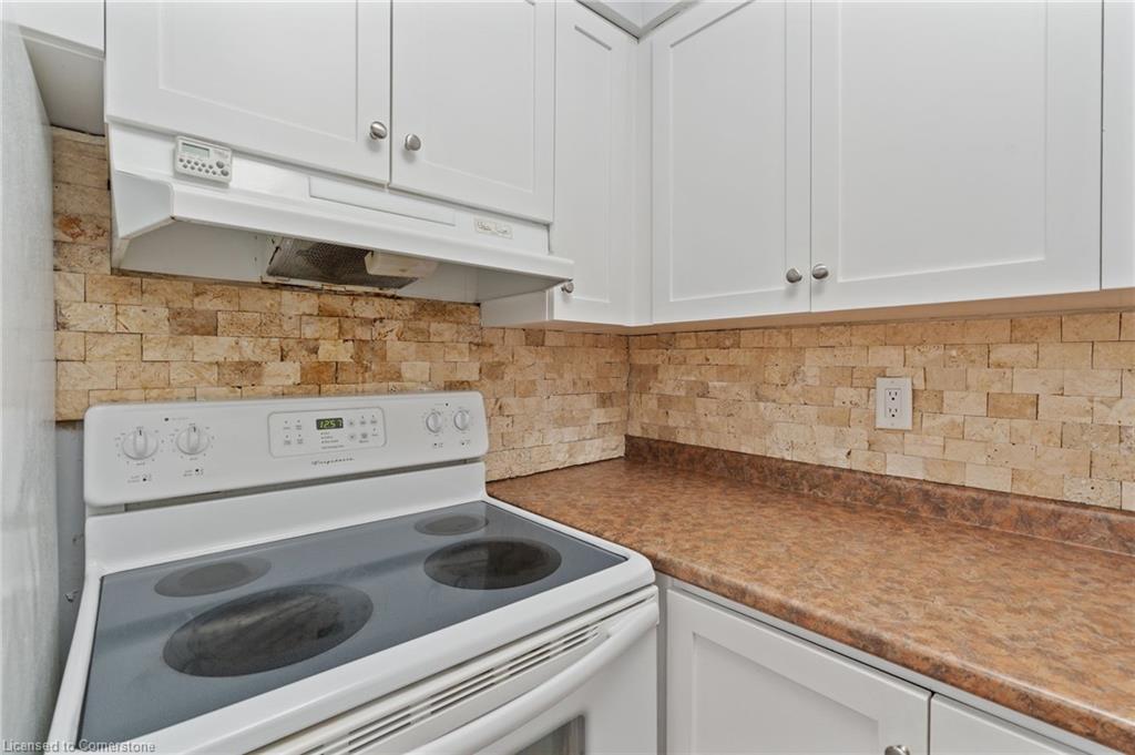 611-225 Harvard Place, Waterloo, ON - Indoor Photo Showing Kitchen