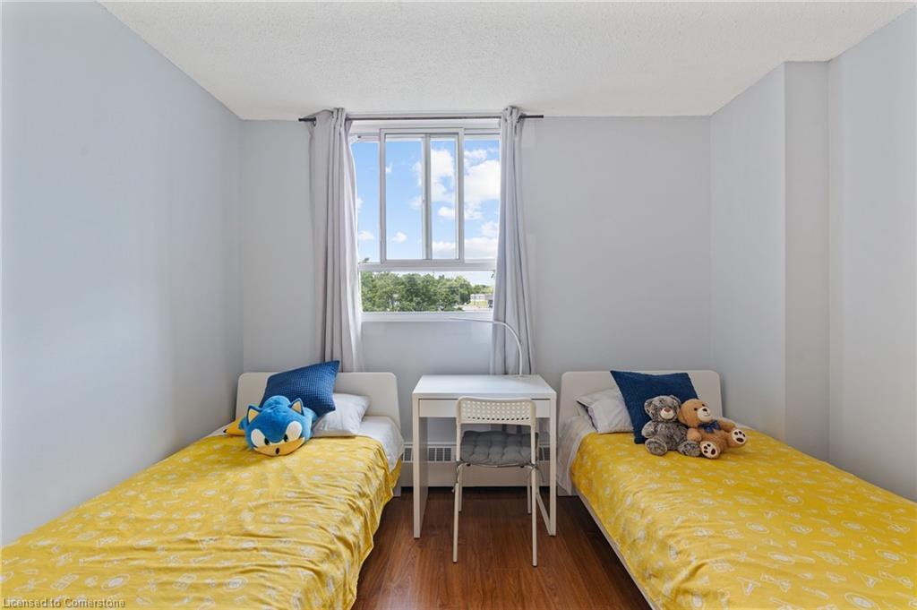611-225 Harvard Place, Waterloo, ON - Indoor Photo Showing Bedroom