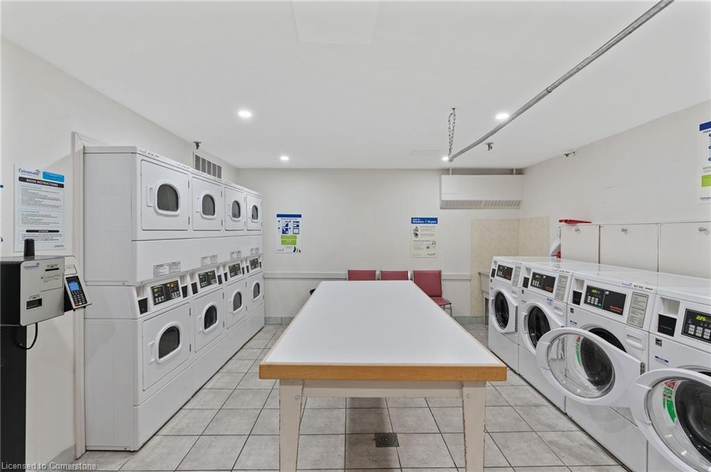 611-225 Harvard Place, Waterloo, ON - Indoor Photo Showing Laundry Room