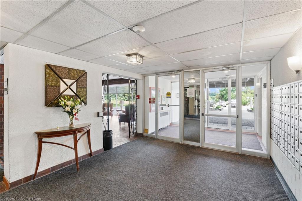 611-225 Harvard Place, Waterloo, ON - Indoor Photo Showing Other Room