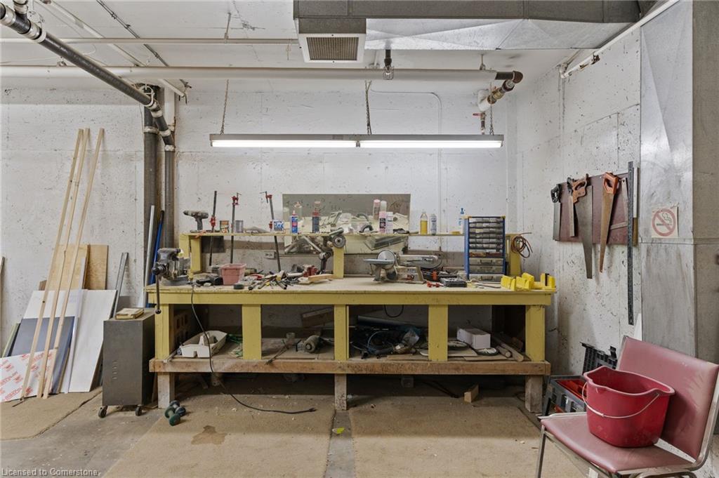 611-225 Harvard Place, Waterloo, ON - Indoor Photo Showing Garage