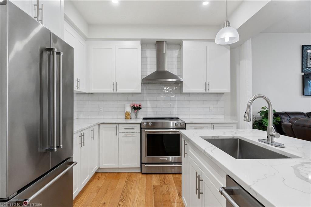47 Pondcliffe Drive, Kitchener, ON - Indoor Photo Showing Kitchen With Stainless Steel Kitchen With Upgraded Kitchen