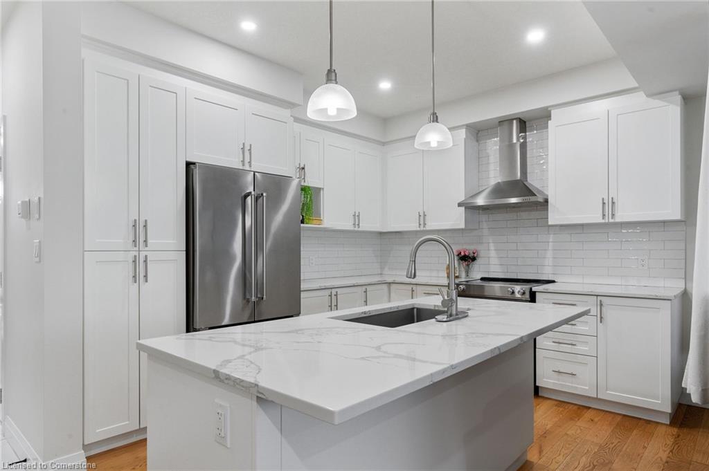 47 Pondcliffe Drive, Kitchener, ON - Indoor Photo Showing Kitchen With Upgraded Kitchen