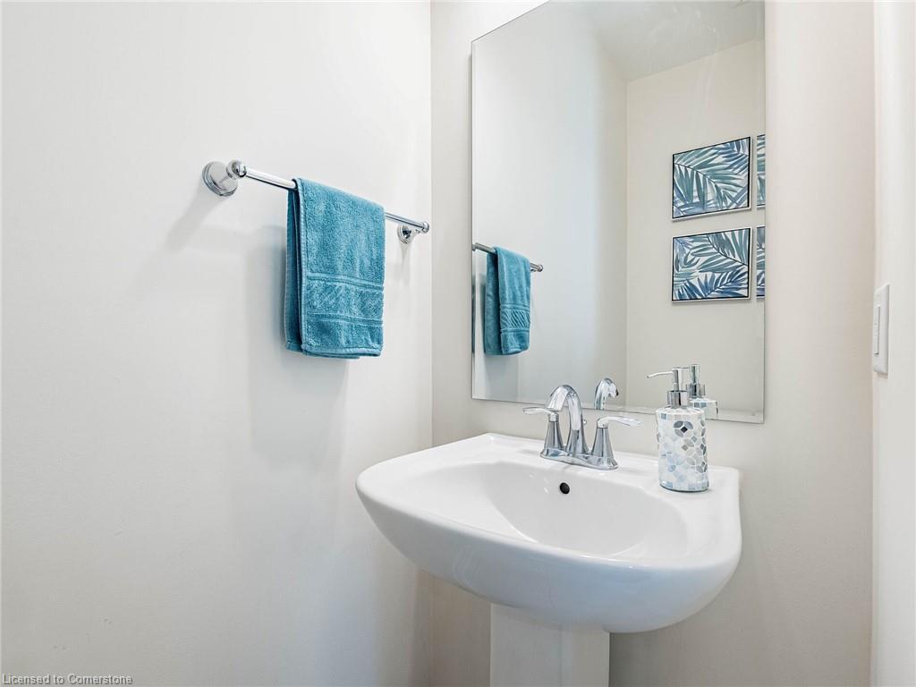 323 Harold Dent Trail, Oakville, ON - Indoor Photo Showing Bathroom