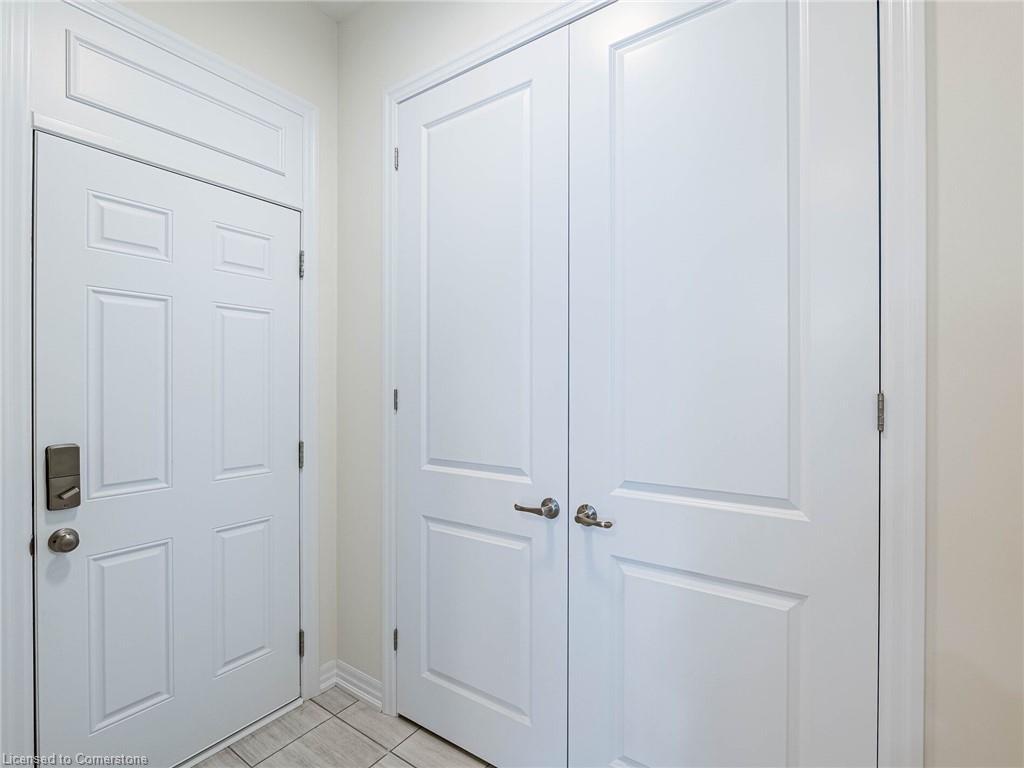 323 Harold Dent Trail, Oakville, ON - Indoor Photo Showing Other Room