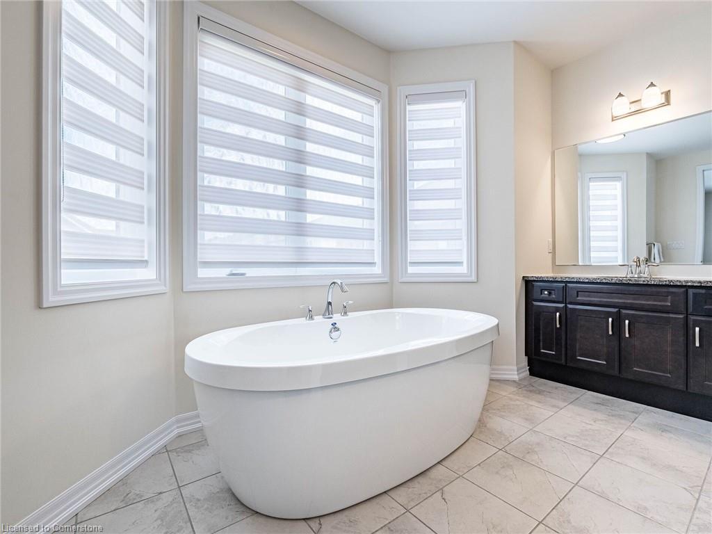 323 Harold Dent Trail, Oakville, ON - Indoor Photo Showing Bathroom