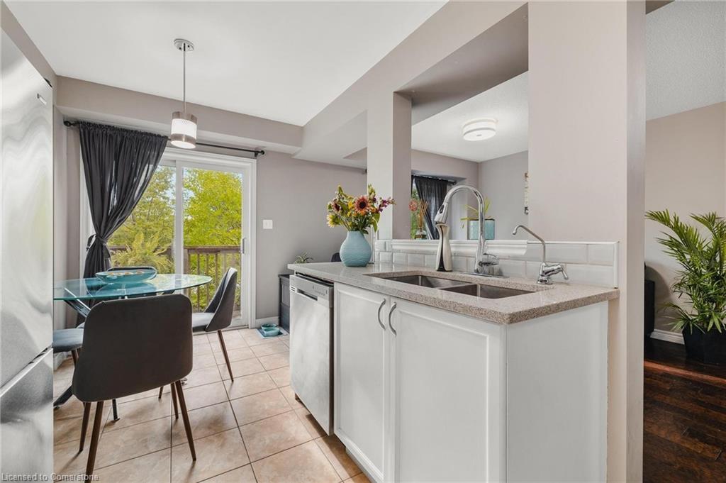 72-250 Ainslie Street S, Cambridge, ON - Indoor Photo Showing Kitchen With Double Sink