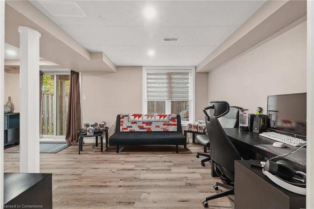 72-250 Ainslie Street S, Cambridge, ON - Indoor Photo Showing Office